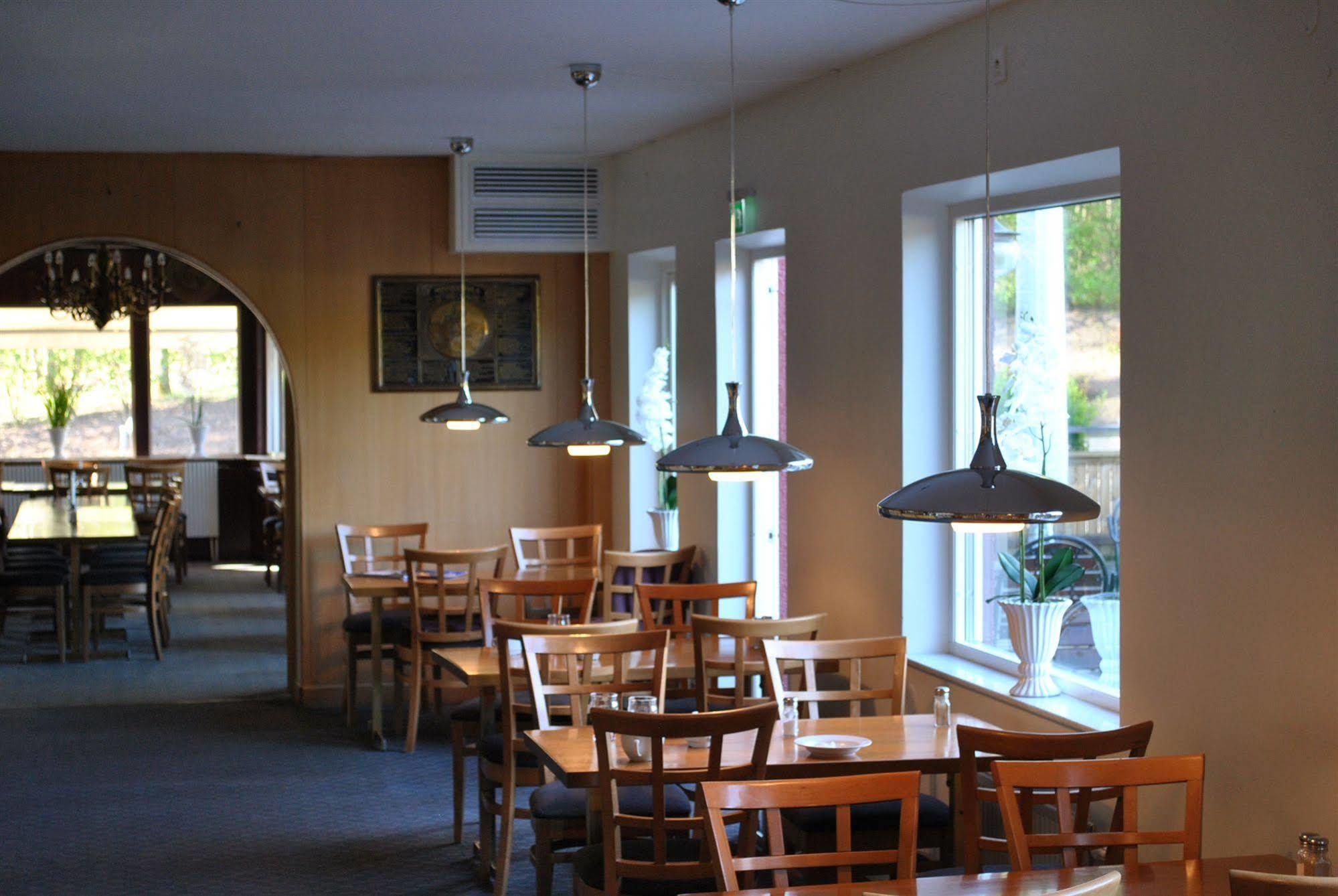 Slagsta Motell & Waerdshus Norsborg ภายนอก รูปภาพ